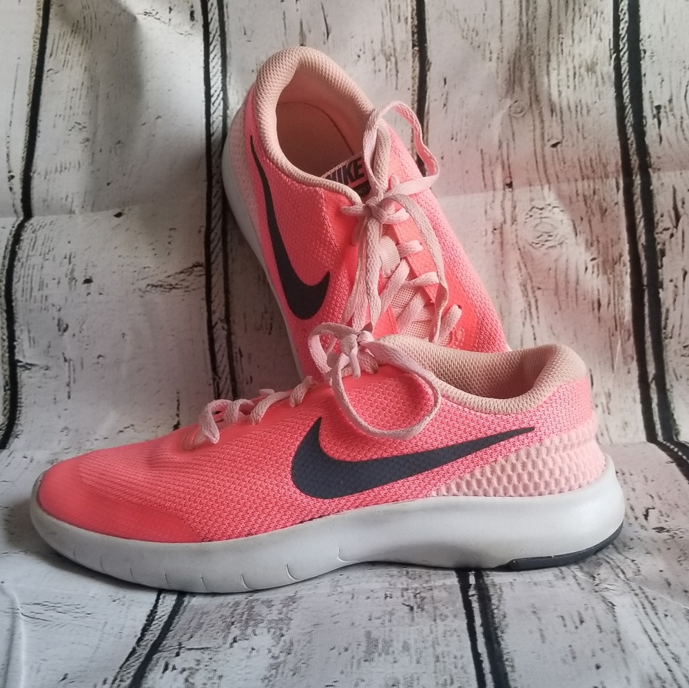 Nike Flex Coral/ Pink size 3.5